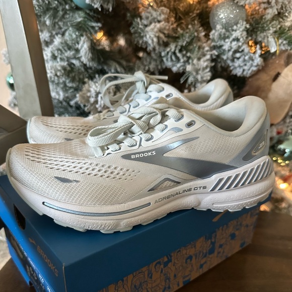 Used Brooks Adrenaline GTS 23 size 6.5 - Picture 1 of 6